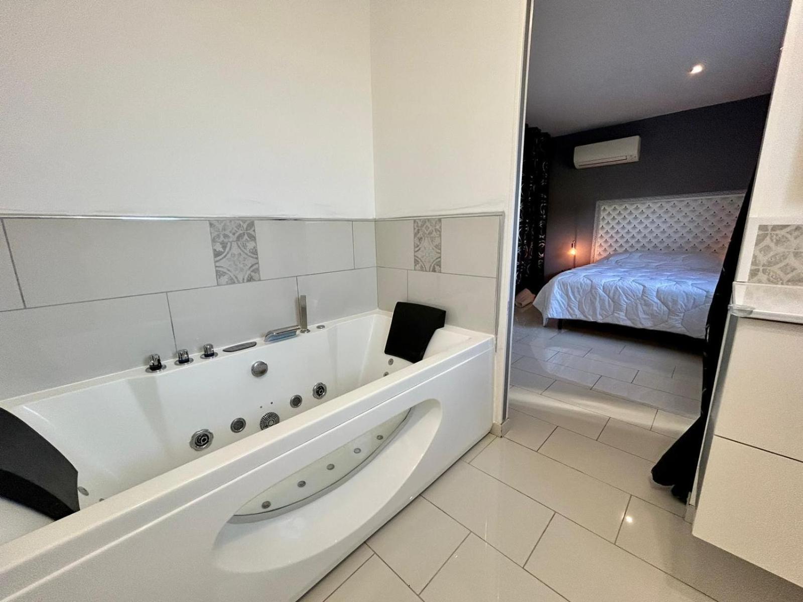 Maison Moderne Au Calme Avec Billard, Jacuzzi, Bain A Remous, Piscine, Babyfoot Labastide-du-Temple Dış mekan fotoğraf